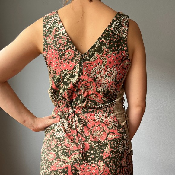 Warm Floral V-Neck Jumpsuit Size 0 - Picture 6 of 9